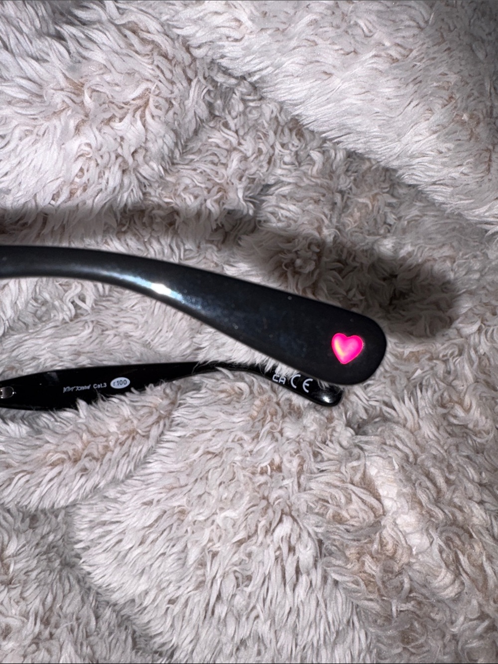 Betsey Johnson Heart Mirrored Sunglasses - Picture 3 of 4